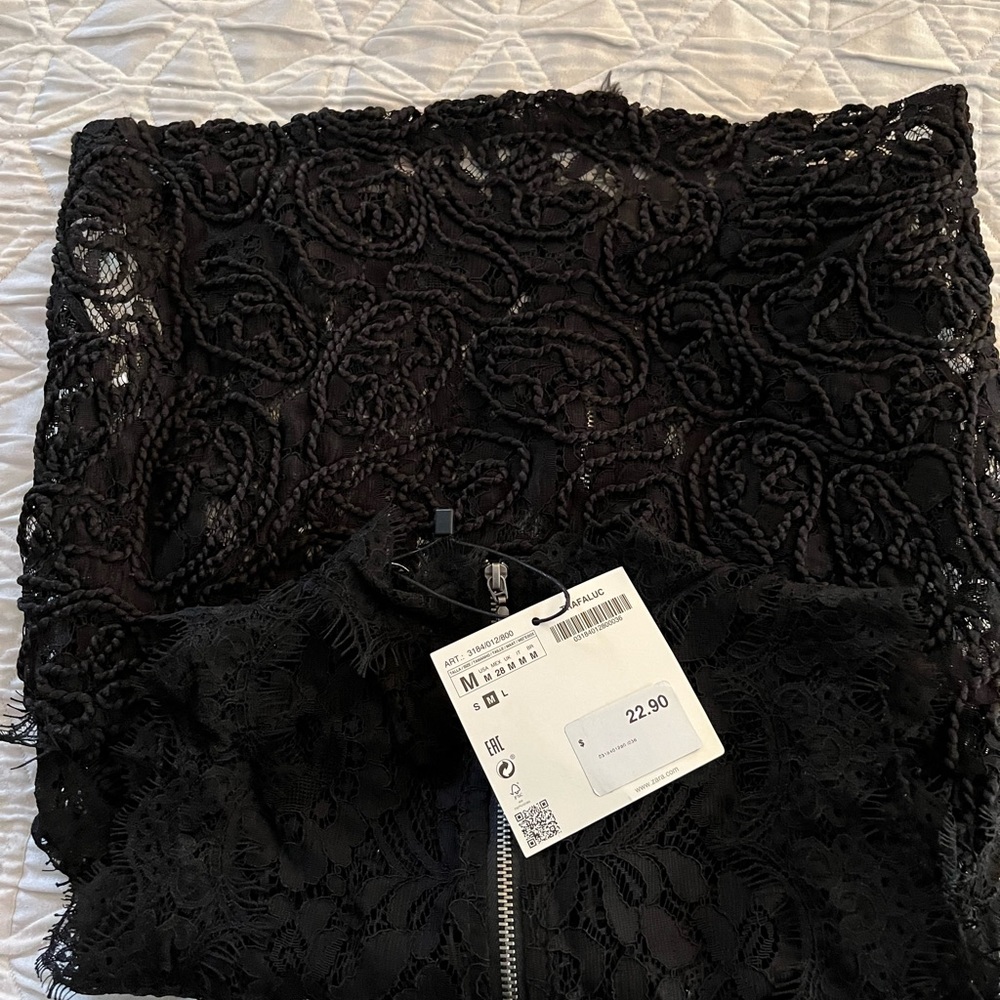 Gorgeous Lace Crop Top-Medium - Picture 3 of 5